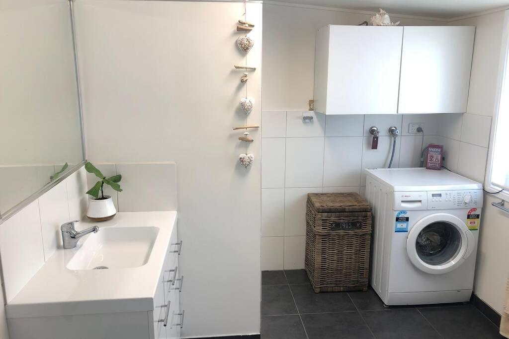 That Seaside Cottage - Fully Equipped Home, 4 Bedrooms On The Foreshore Tooradin 외부 사진